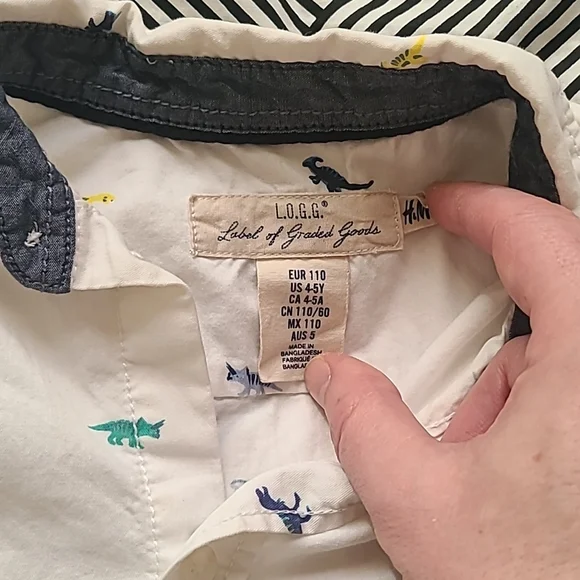 4-5 yr old white dinosaur shirt - Picture 2 of 2